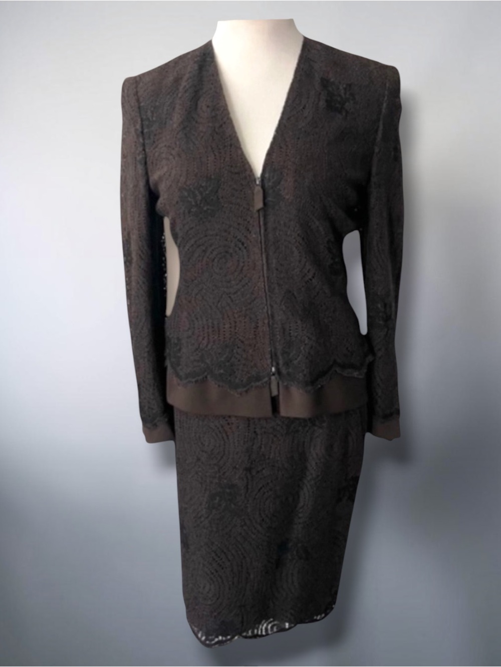 AKRIS LACE SUIT JACKET SKIRT SIZE 6 SWITZERLAND